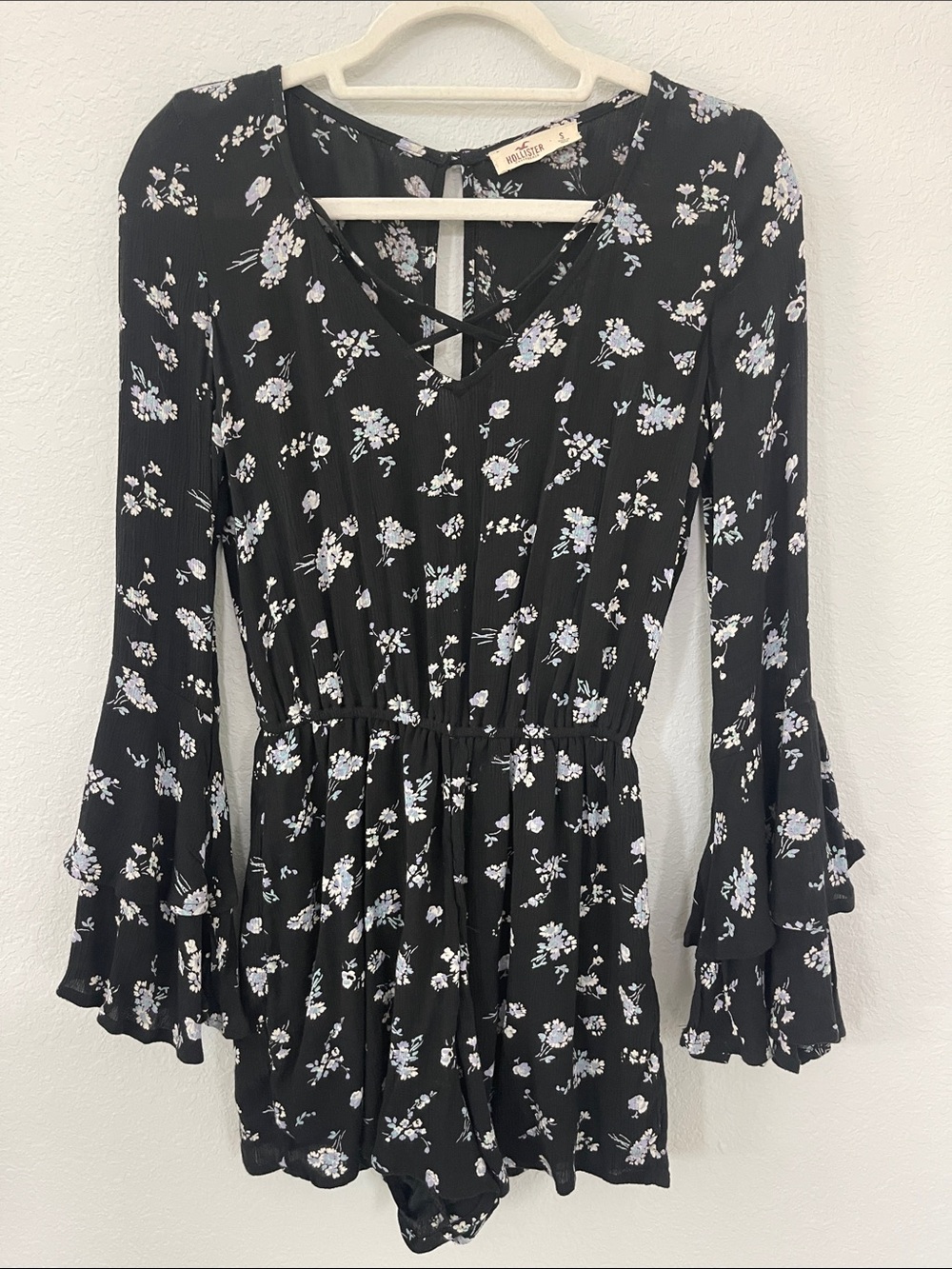 Hollister Black Floral Bell Sleeve Crisscross Romper Size Small